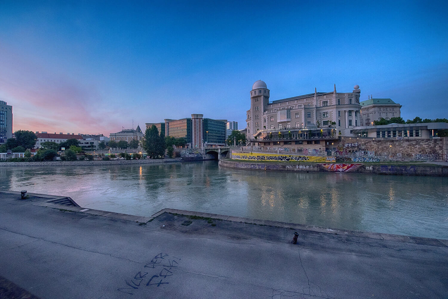Straßenansicht Wien 